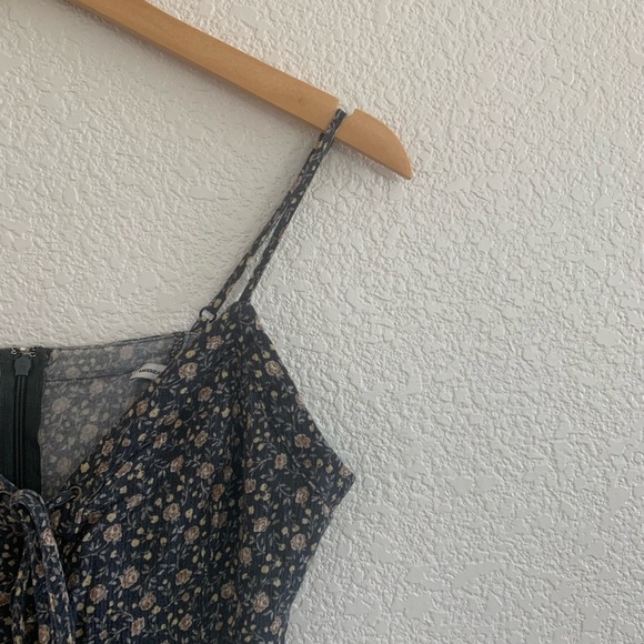 American Eagle | floral romper spaghetti strap shorts size medium - Picture 2 of 8
